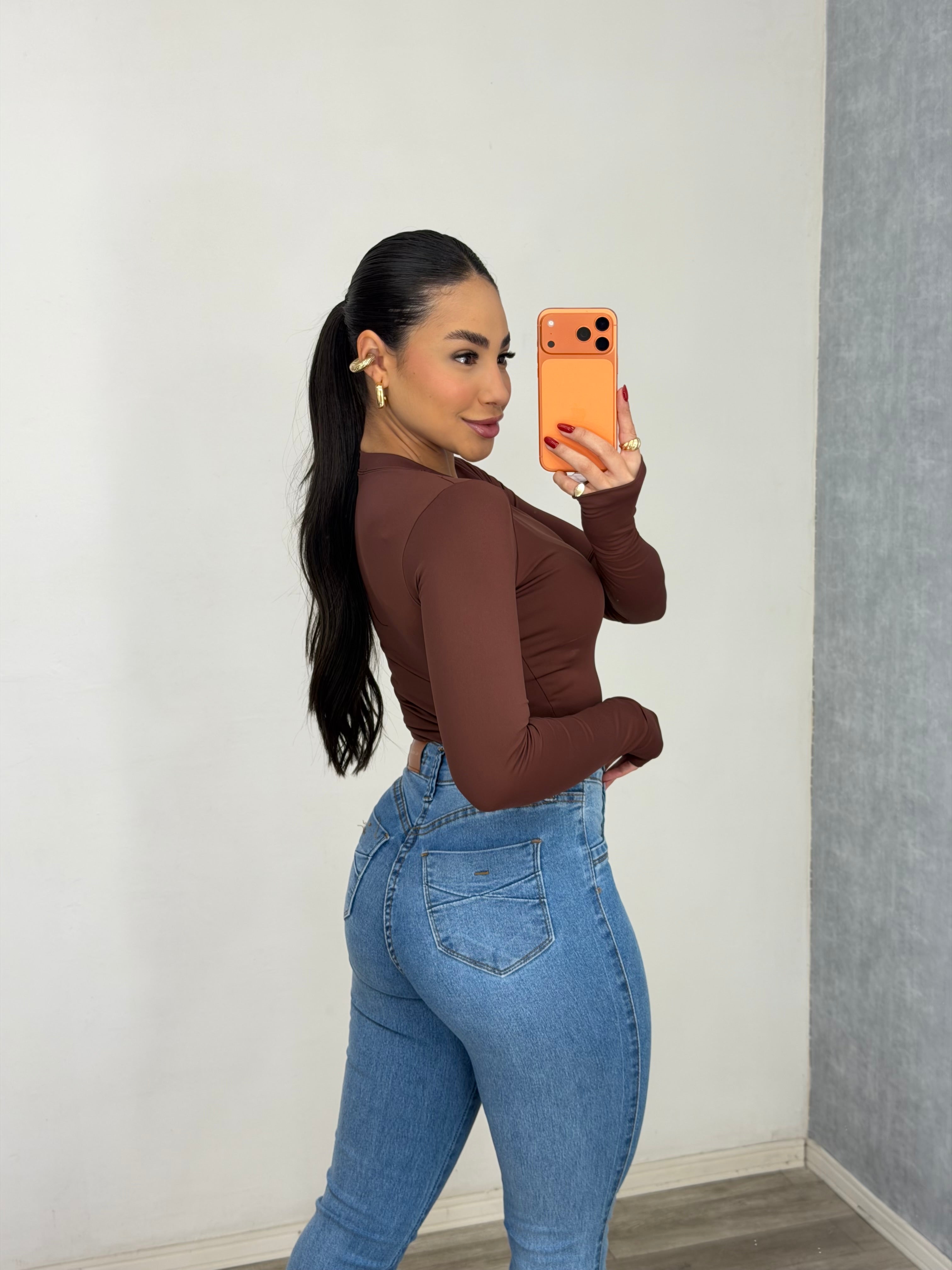 Calça flare média