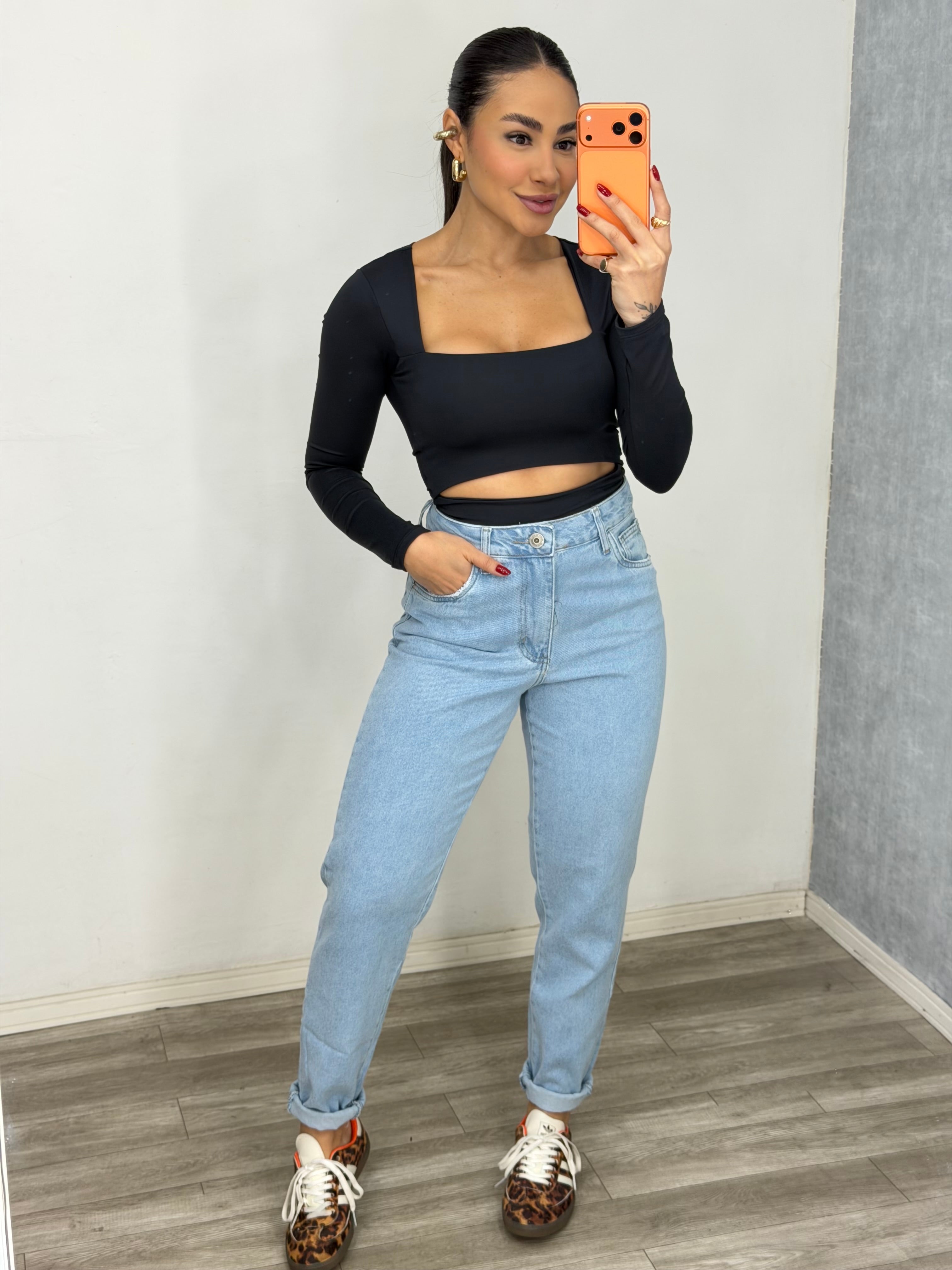 Calça mom clara