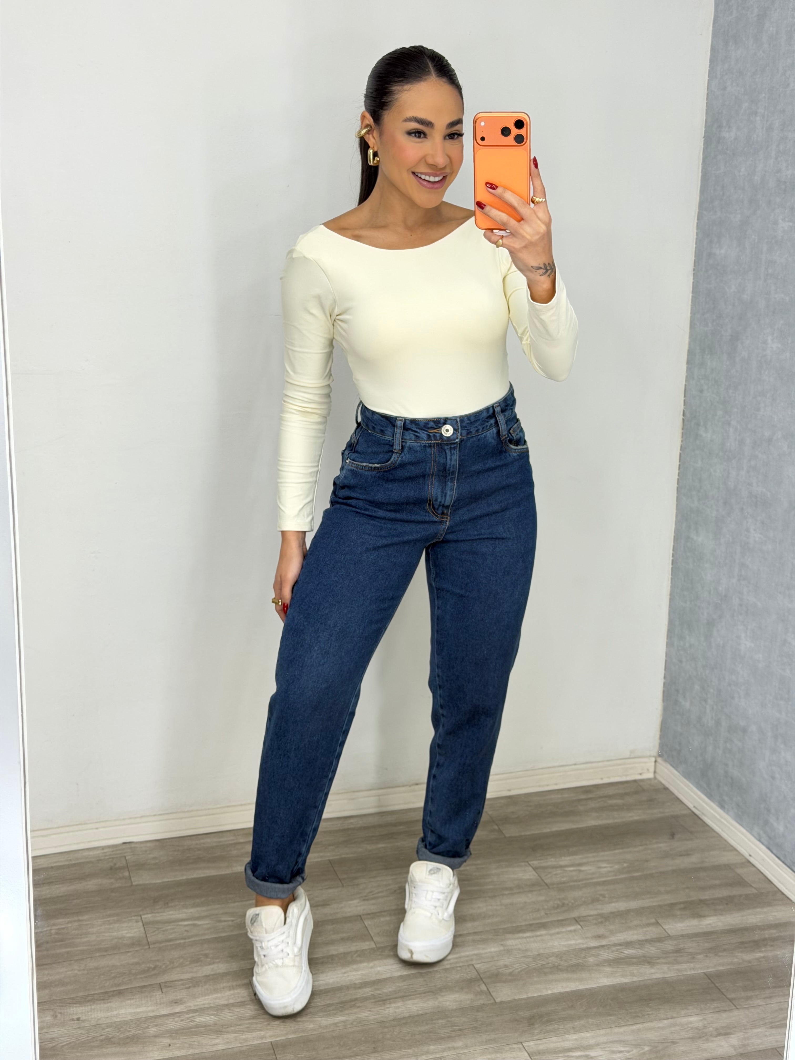 Calça mom escura