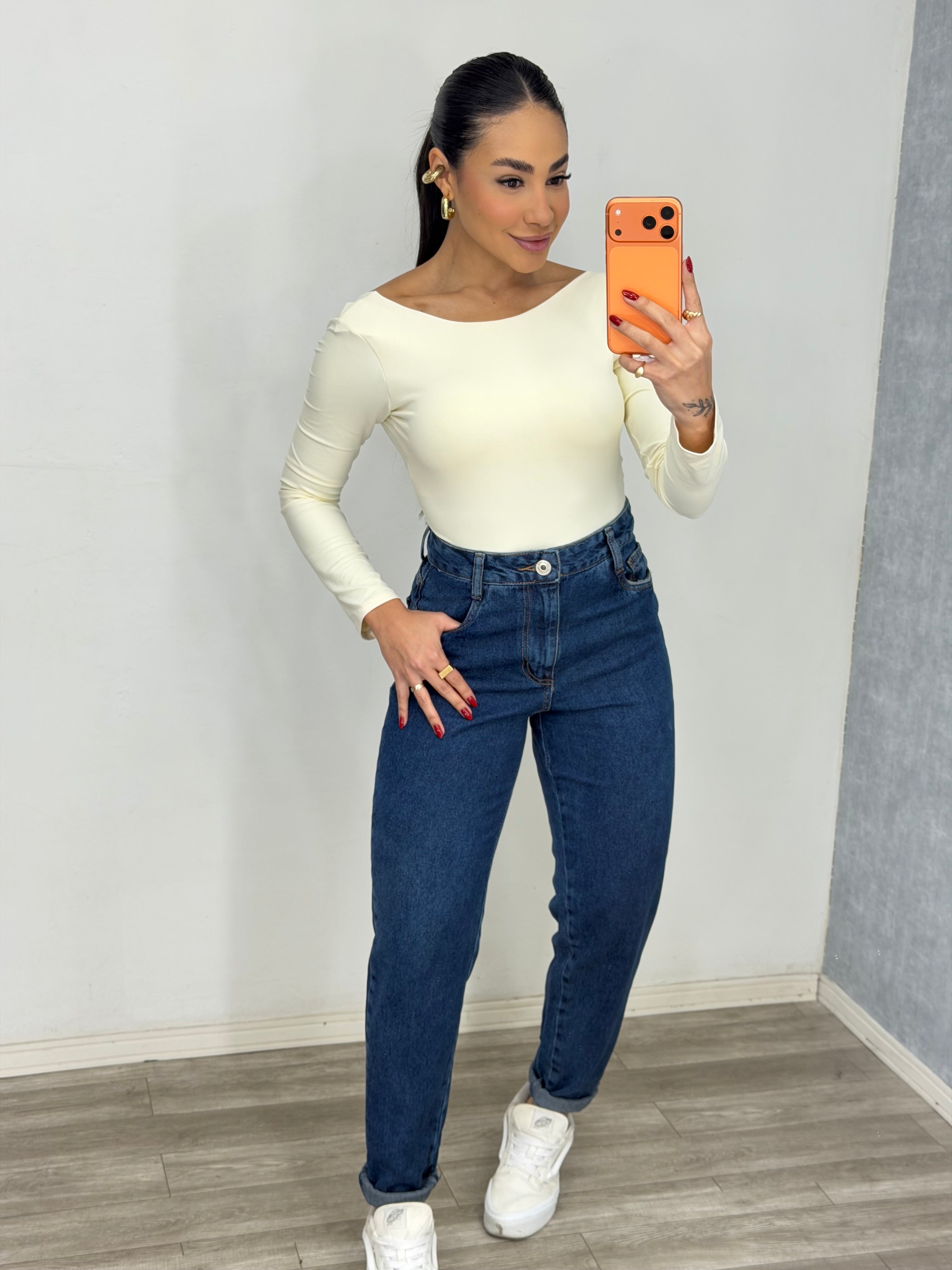 Calça mom escura
