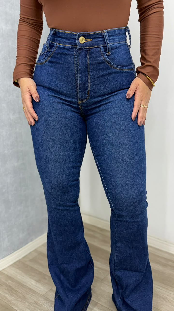 calça flare escura